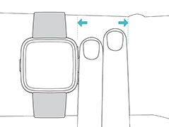 Darstellung einer Uhr am Handgelenk einer Person mit zwei Fingern zwischen Hand und Uhr, um die Platzierung der Uhr zu zeigen